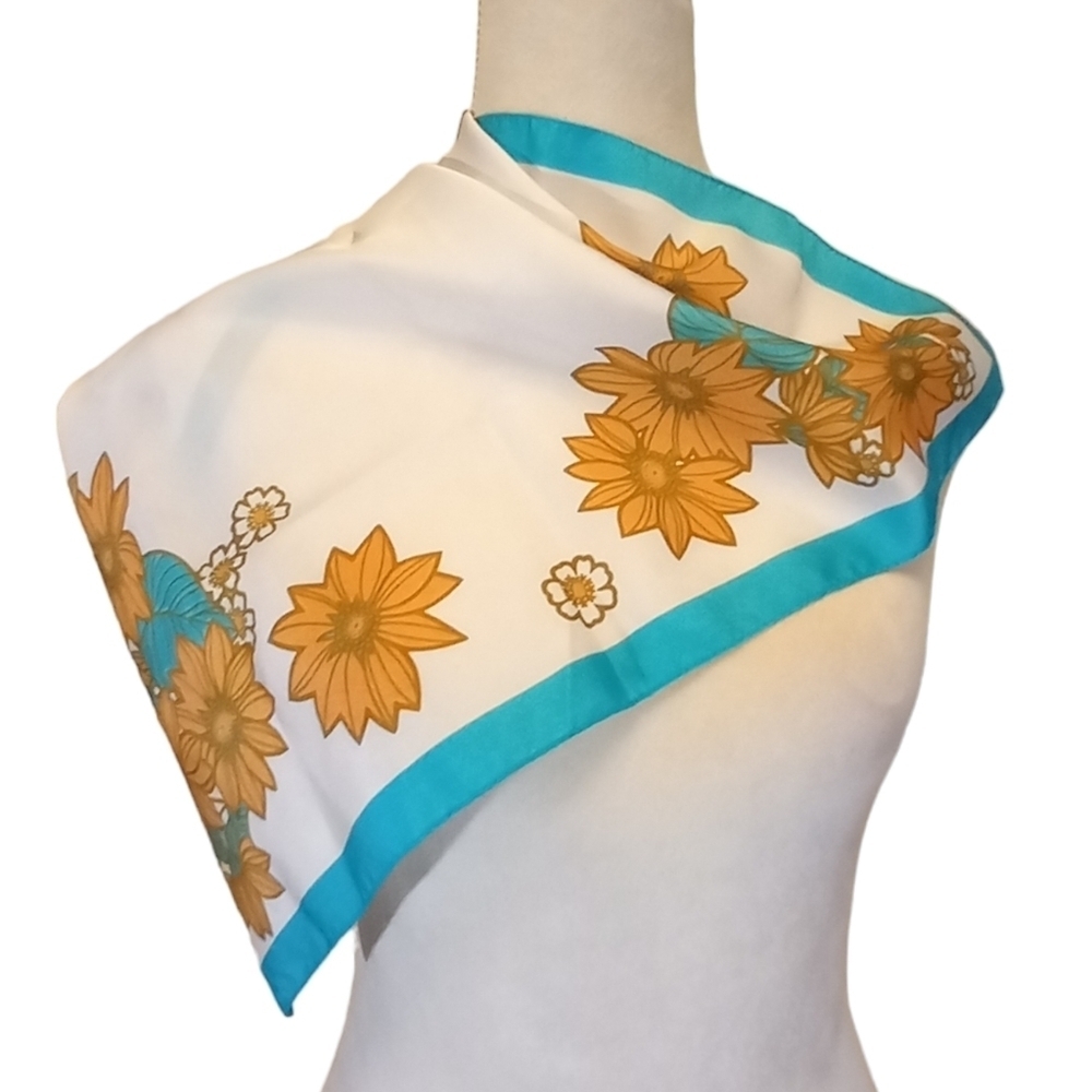 Vtg Scarf 40s or 50's White & Floral Square